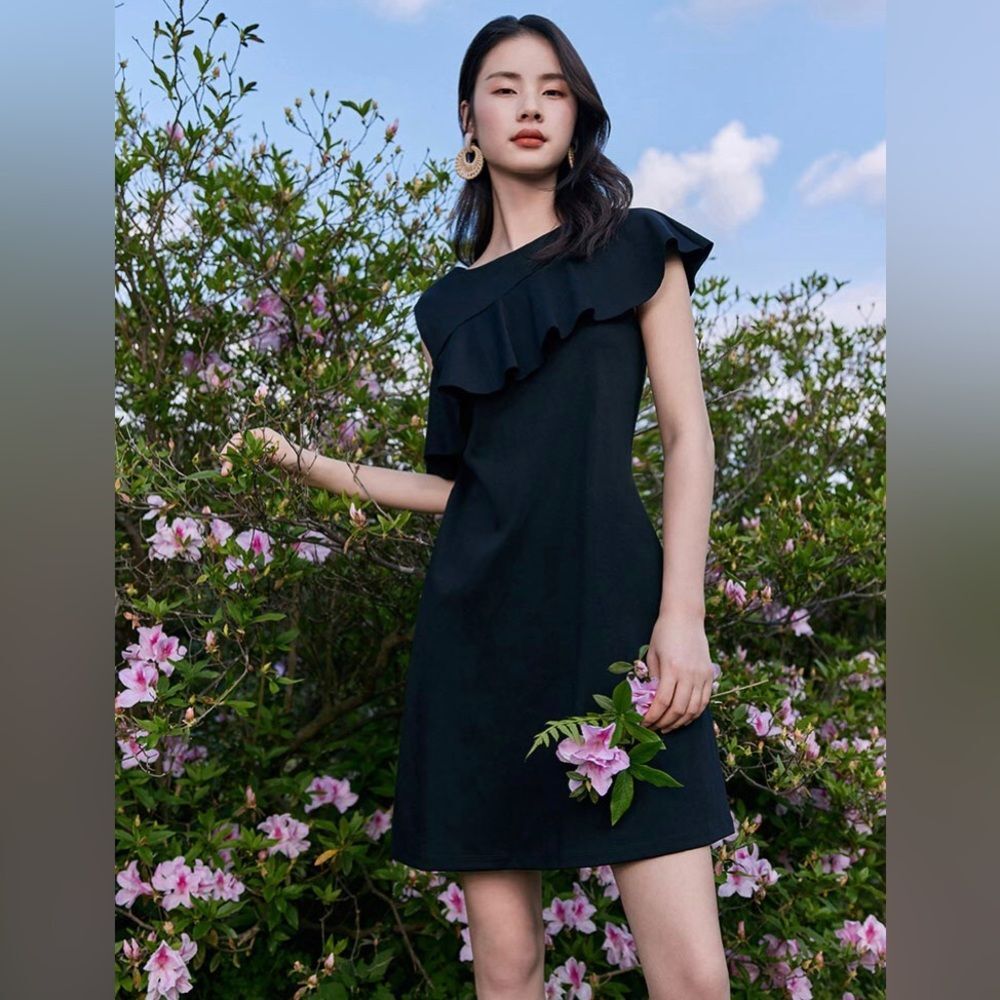 Goelia Asymmetrical Sleeve Knit Mini Dress Black Small 4 NWT